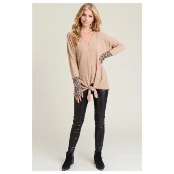 "The Jen" Beige Leopard Print Thumb Hole Top - Picture 2 of 5